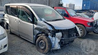 2010 Nissan Serena Van Photo