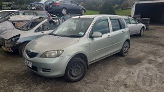 2005 Mazda Demio Station Wagon Photo