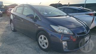 2011 Toyota Prius Hatch Photo