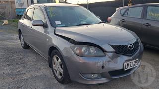2004 Mazda Axela Hatch Photo