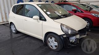 2004 Honda fit Hatch Photo