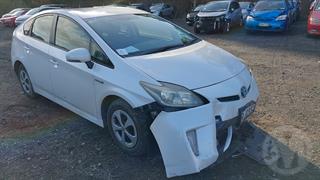 2014 Toyota Prius Hatch Photo