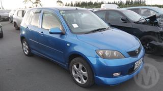 2004 Mazda Demio Station Wagon Photo