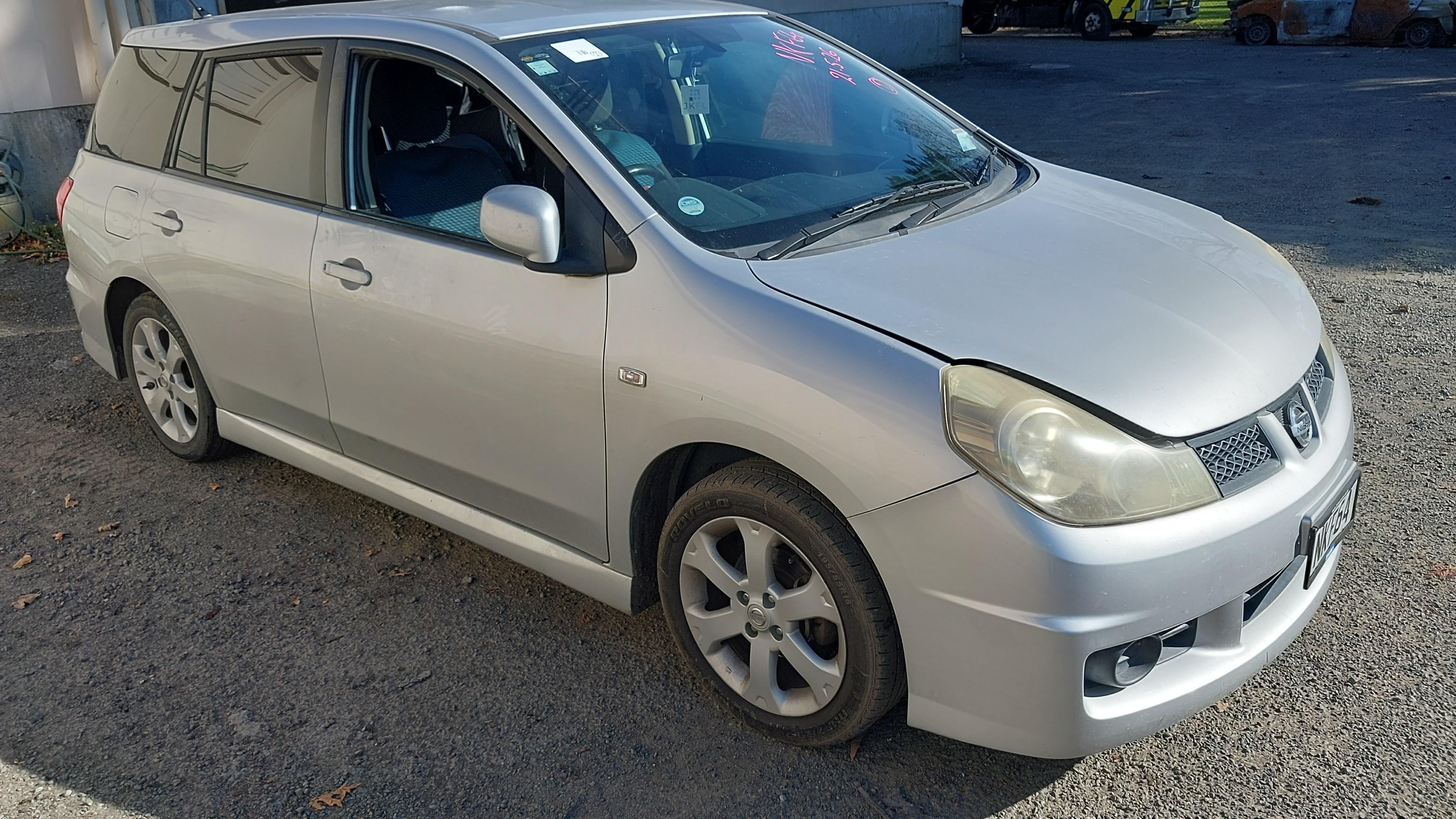 2005 Nissan Wingroad Station Wagon Photo