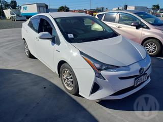 2018 Toyota Prius Hybrid Synergy Driv Hatch Photo