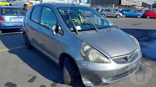 2004 Honda fit Hatch Photo