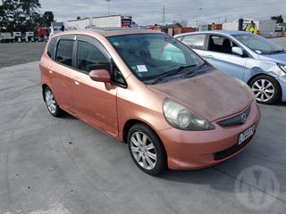 2005 Honda fit Hatch Photo