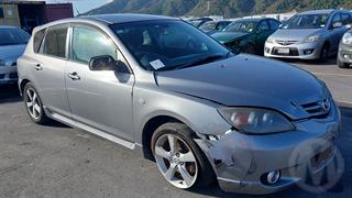 2005 Mazda Axela Station Wagon Photo