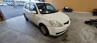 2006 Mazda Demio Station Wagon Photo