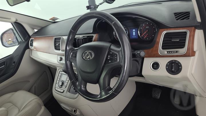 Lazy Owl Image
