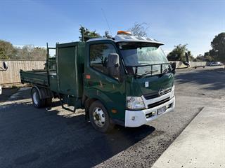 2014 Hino 300 Tipper Photo