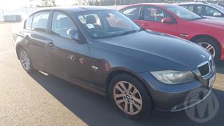 2005 BMW 320i Sedan Photo