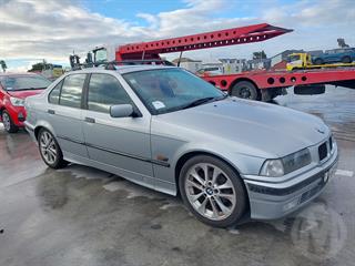1996 BMW 323i Sedan Photo