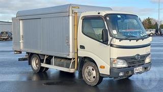 2010 Hino Dutro Bottle Truck GCM 6,500kg Photo