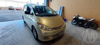 2000 Toyota Estima 5D Station Wagon Photo