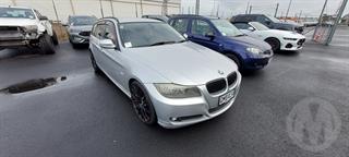 2010 BMW 320i Touring Photo