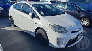 2013 Toyota Prius Hatch Photo