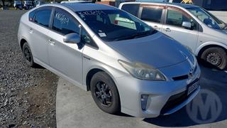 2013 Toyota Prius Hatch Photo