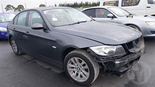 2005 BMW 320i Sedan 6A 4D 2L Sedan Photo