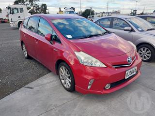 2013 Toyota Prius Alpha Station Wagon Photo