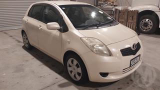 2005 Toyota Vitz Hatch Photo