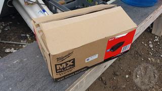 Milwaukee MXF XC406 Battery Only Power Tools (Other) Photo