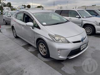 2015 Toyota Prius Hatch Photo