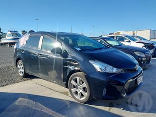 2015 Toyota Prius Hybrid Station Wagon Photo