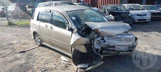 2005 Toyota Raum Station Wagon Photo