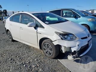 2012 Toyota Prius Hatch Photo
