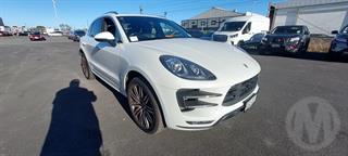 2015 Porsche Macan Turbo 3.6P/4WD/7AT/ 5D Station Wagon Photo