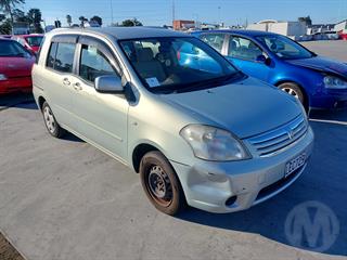 2006 Toyota Raum Station Wagon Photo