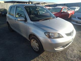 2004 Mazda Demio Station Wagon Photo