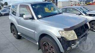 2010 Mitsubishi Pajero Station Wagon Photo