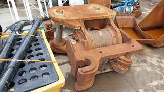 Tilting Quick Hitch Excavator Attachments Photo