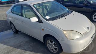 2001 Toyota Prius Hybrid Sedan Photo