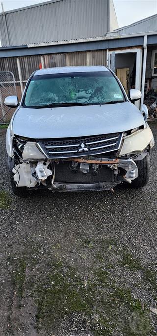 2010 Mitsubishi Outlander Station Wagon Photo