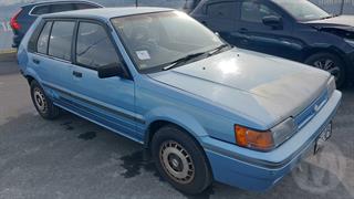 1990 Nissan Sentra ZXE Hatch Photo