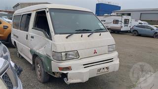 2002 Mitsubishi L300 2.5D LWB 5 DR M Van Photo