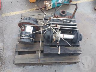 Excavator Drive Motor and Hitch Attachment Excavator Parts Photo