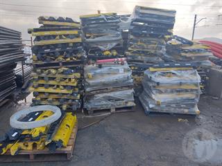Bulk Lot OF 1M Rubber Lane Delineators Construction Equipment Photo