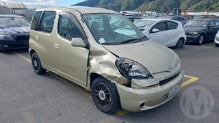 2000 Toyota Funcargo Hatch Photo