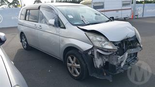 2005 Toyota Isis Station Wagon Photo