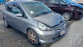 2004 Honda fit Hatch Photo