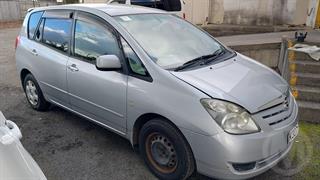 2004 Toyota Spacio Station Wagon Photo