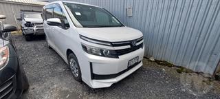 2015 Toyota Voxy Station Wagon Photo