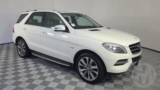2012 Mercedes-Benz M-class ML 350 Bluetec 3.0D 5D Station Wagon Photo