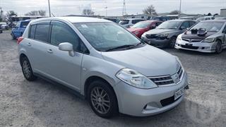 2011 Nissan Tiida Hatch Photo