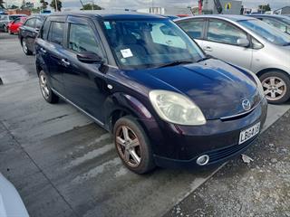 2005 Mazda Verisa Hatch Photo