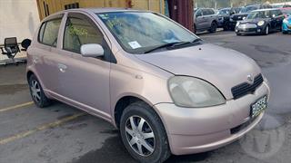 2000 Toyota Vitz Hatch Photo